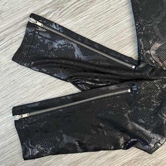 Snake Print Faux Leather Leggings NWOT - Picture 2 of 7